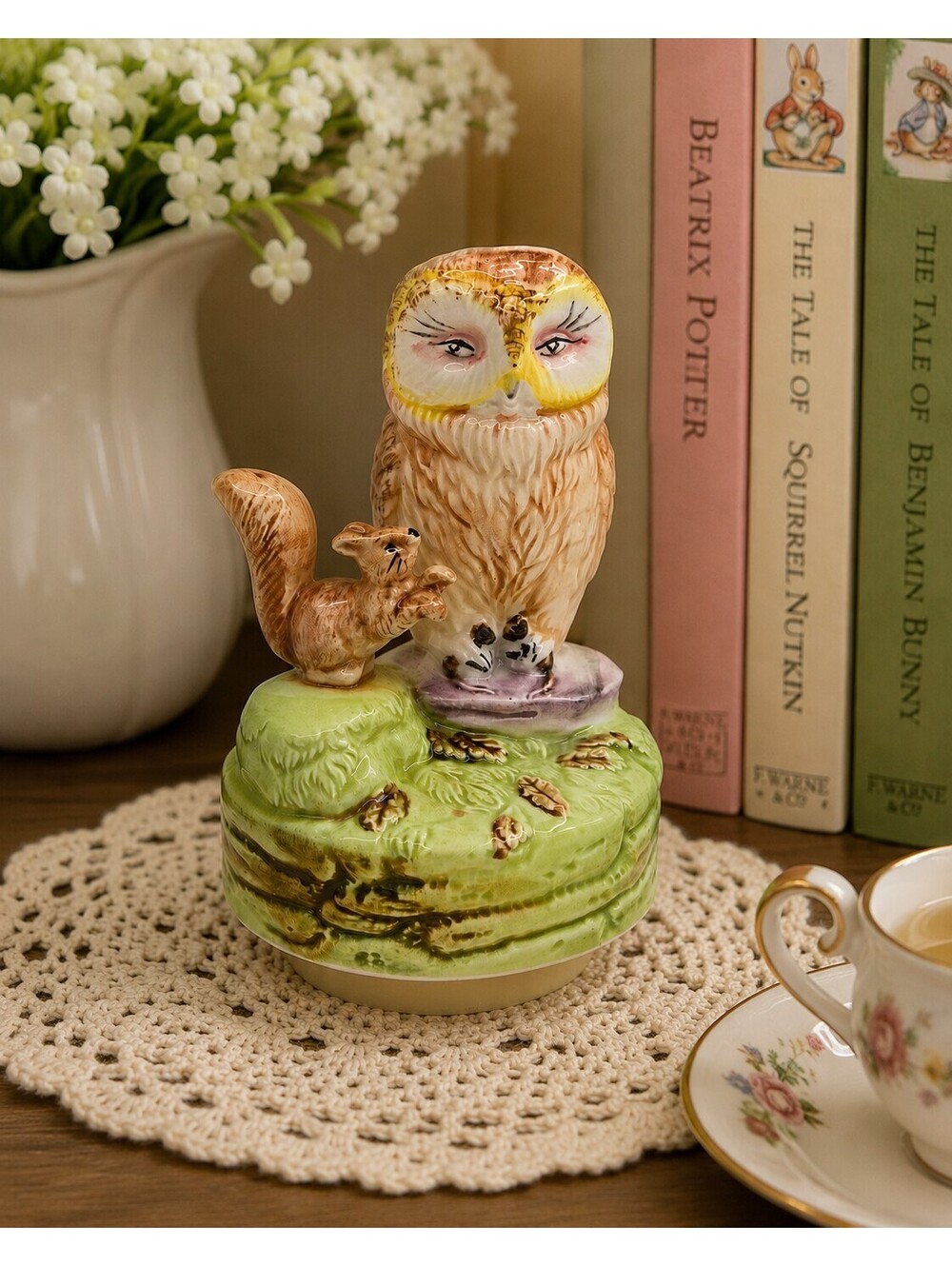 Vintage Schmid Beatrix Potter Squirrel Nutkin Owl Music Box
